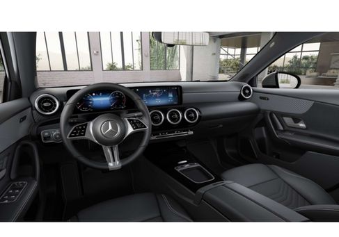 Mercedes-Benz A 180, 2025