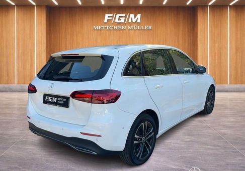 Mercedes-Benz B 200, 2024