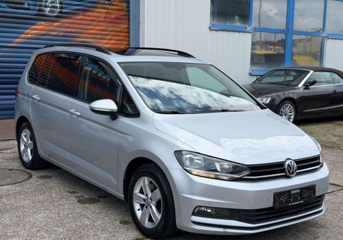 Volkswagen Touran, 2019 3