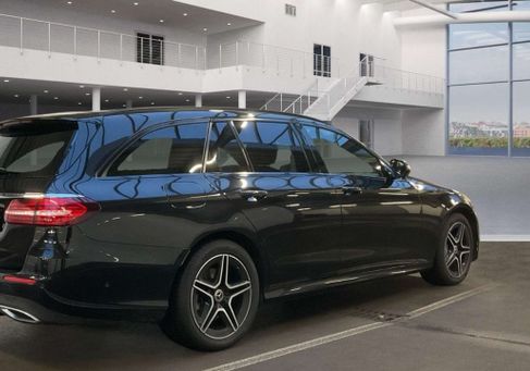 Mercedes-Benz E 300, 2022