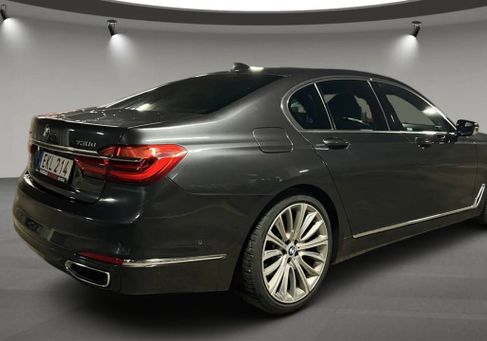 BMW 730, 2017