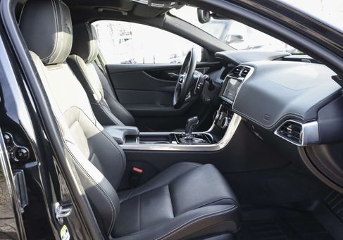 Jaguar XE, 2022
