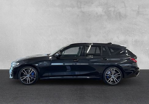 BMW 330, 2021