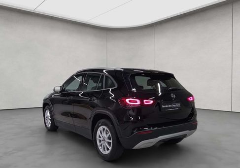 Mercedes-Benz GLA 200, 2021