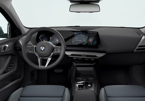 BMW 120, 2025 3