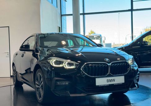 BMW 216, 2021 3