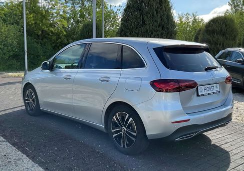 Mercedes-Benz B 180, 2023