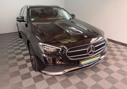 Mercedes-Benz E 200, 2022 3