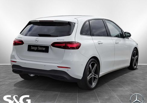 Mercedes-Benz B 220, 2023