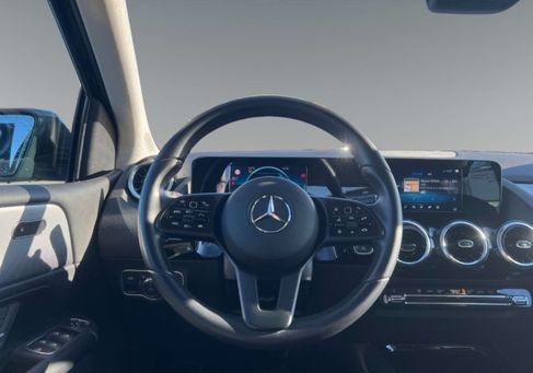 Mercedes-Benz B 200, 2022