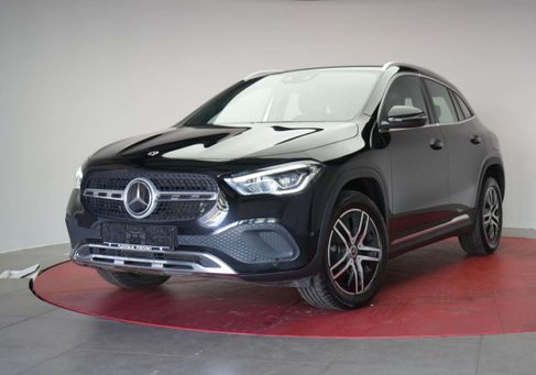 Mercedes-Benz GLA 200, 2021