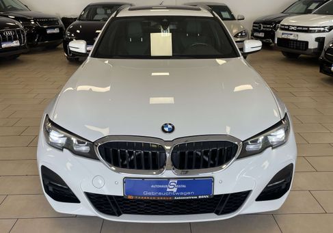BMW 330, 2022