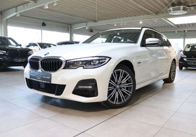 BMW 330, 2022