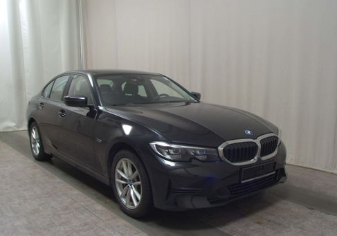 BMW 330, 2021