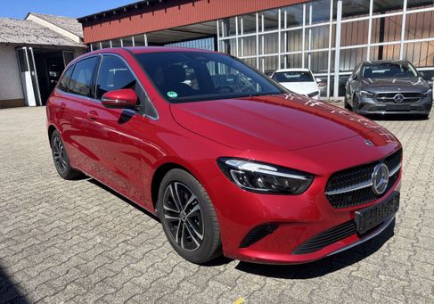 Mercedes-Benz B 180, 2025