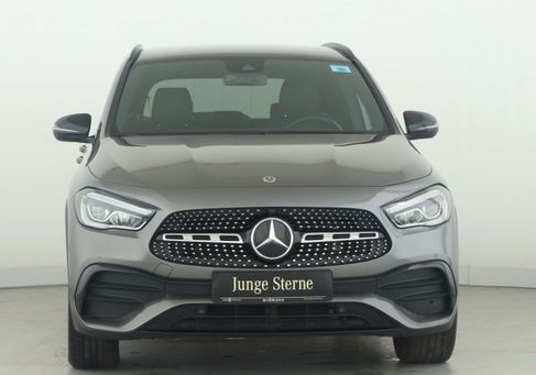 Mercedes-Benz GLA 200, 2021