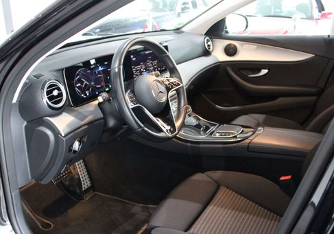 Mercedes-Benz E 220, 2022