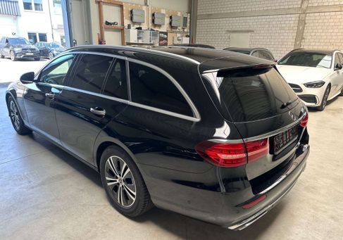 Mercedes-Benz E 220, 2023 3