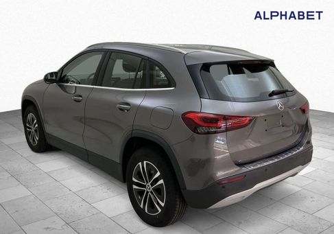 Mercedes-Benz GLA 180, 2023