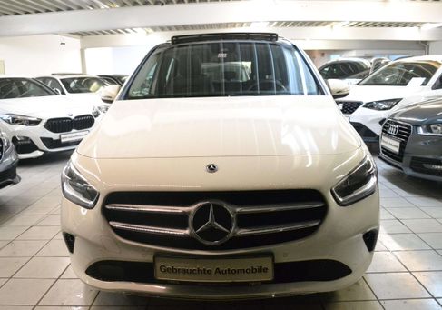 Mercedes-Benz B 180, 2022