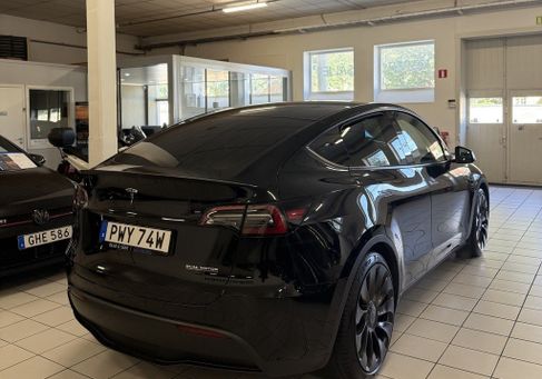 Tesla Model Y, 2022 3