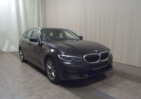 BMW 330, 2021