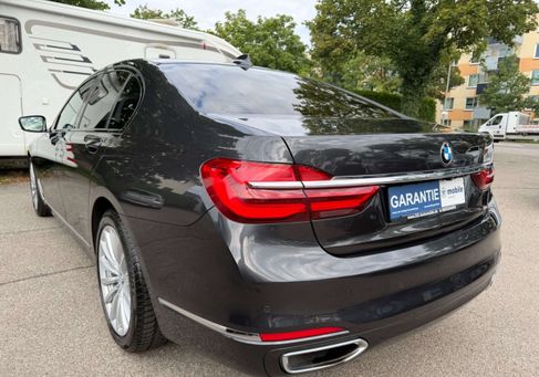 BMW 740, 2018