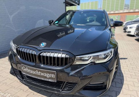 BMW 330, 2022