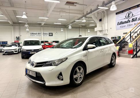 Toyota Auris Touring Sports, 2013