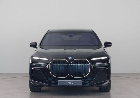 BMW 750, 2025