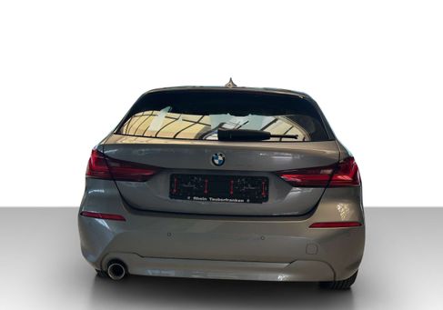 BMW 118, 2023