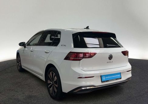 Volkswagen Golf, 2024