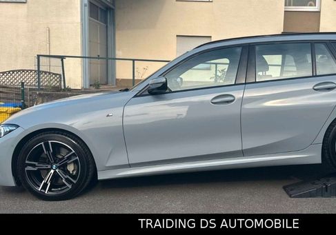 BMW 330, 2022