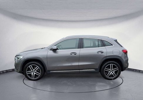 Mercedes-Benz GLA 200, 2021