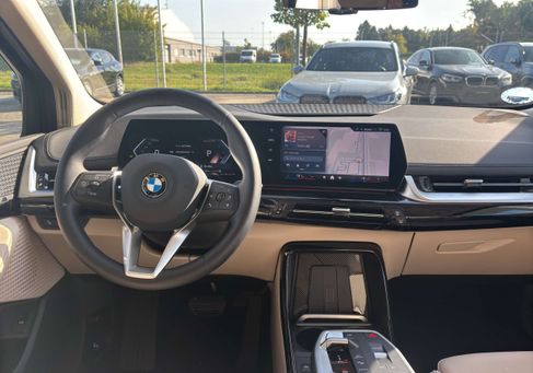 BMW 220, 2025 2