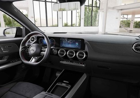 Mercedes-Benz GLA 180, 2025