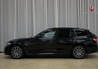 BMW 330, 2022