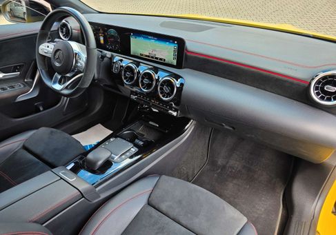 Mercedes-Benz CLA 200, 2021
