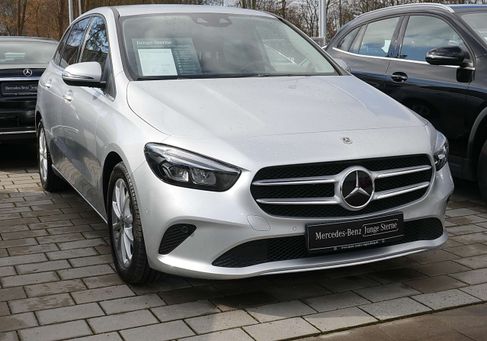 Mercedes-Benz B 220, 2022