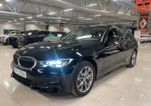 BMW 330, 2022