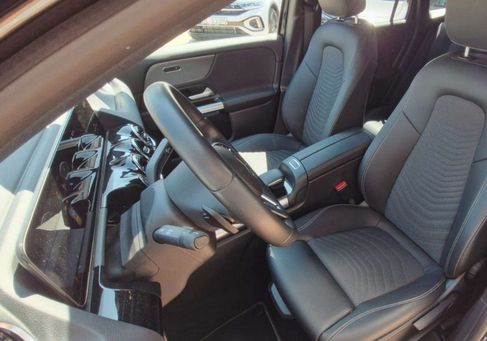 Mercedes-Benz GLA 200, 2023 3
