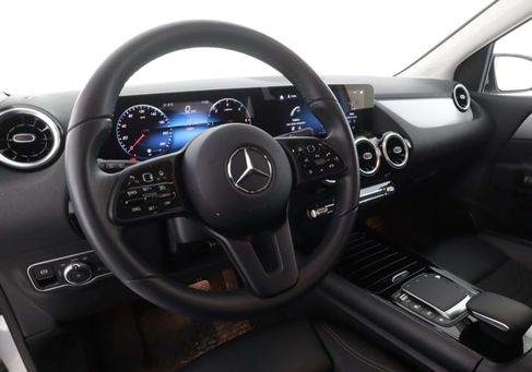 Mercedes-Benz B 220, 2023