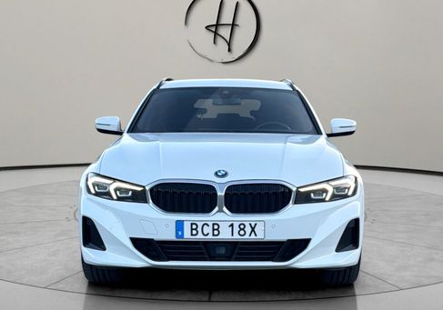 BMW 330, 2023