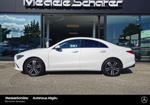 Mercedes-Benz CLA 200, 2022