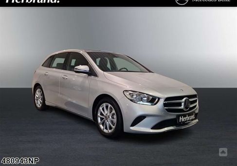 Mercedes-Benz B 180, 2022