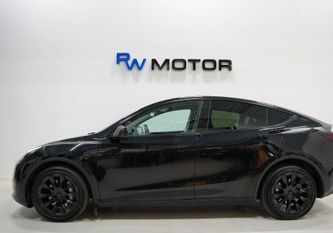 Tesla Model Y, 2022