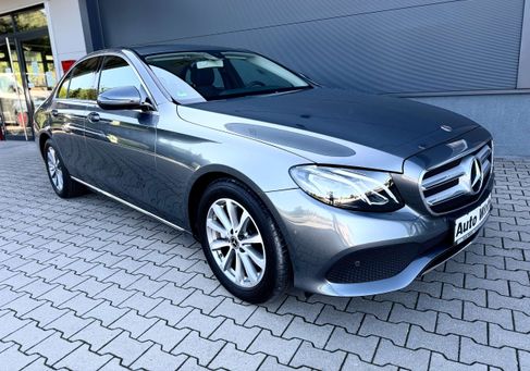 Mercedes-Benz E 200, 2018 3