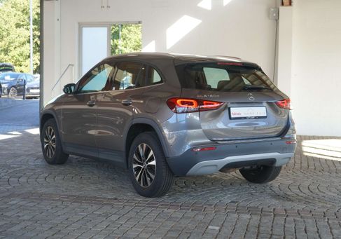 Mercedes-Benz GLA 180, 2023