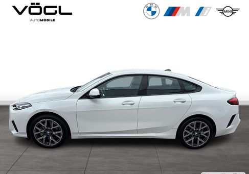 BMW 220, 2025 2