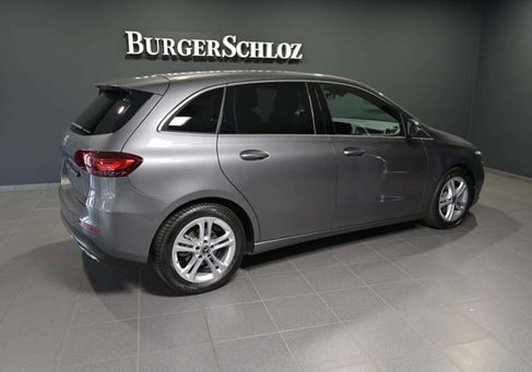 Mercedes-Benz B 180, 2025